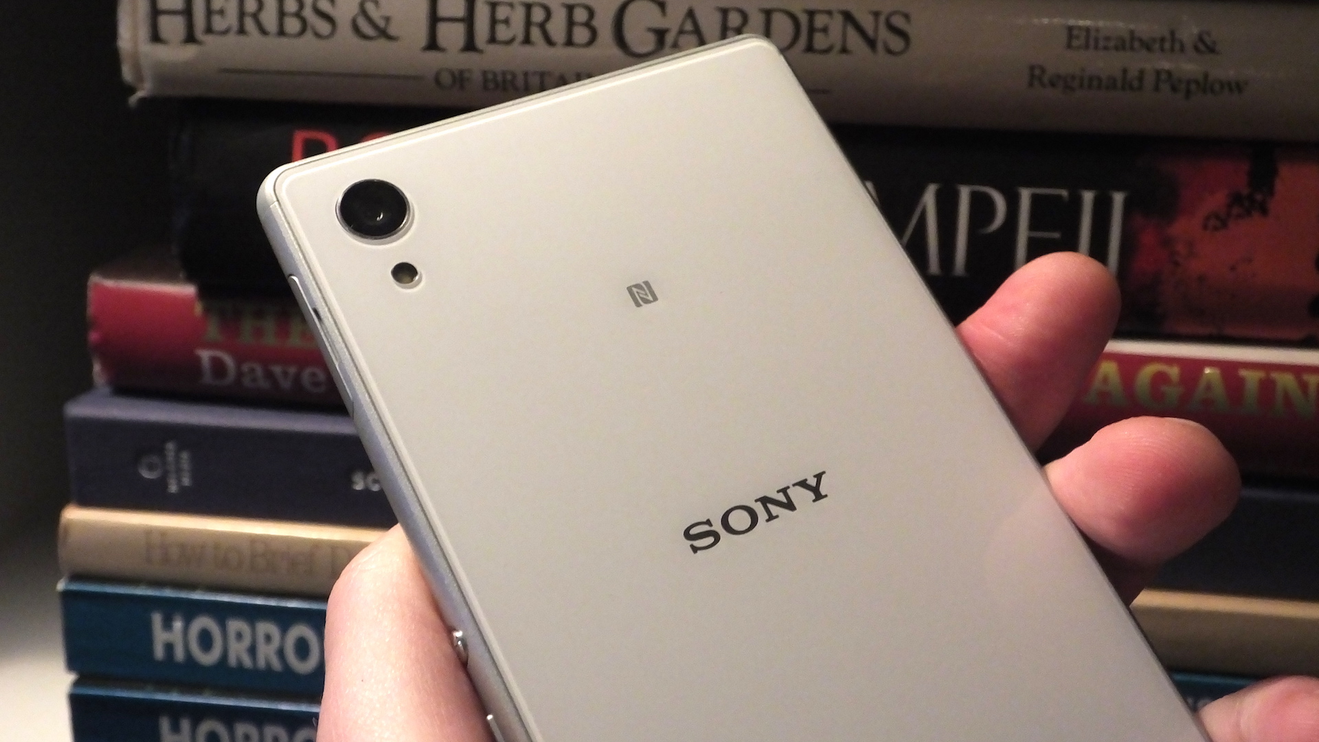 Sony Xperia M4 Aqua Hands-On: Proper Waterproofing, Two Day Battery