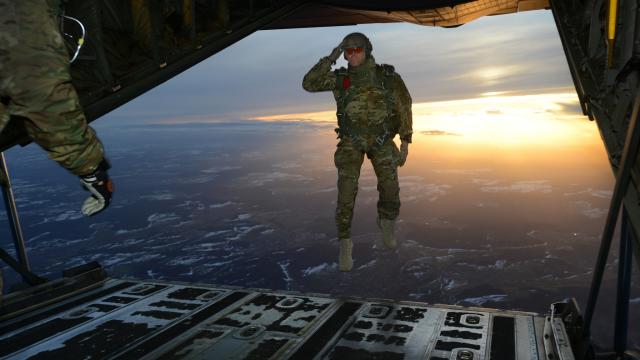 This Photo Of A Soldier Suspended In Midair Is So Cool It Feels Fake