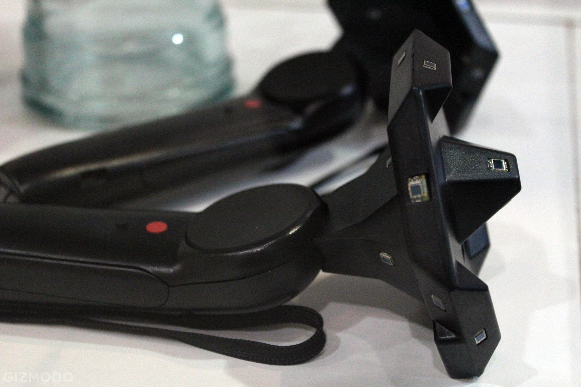 Here’s What Valve’s Virtual Reality Controllers Look Like
