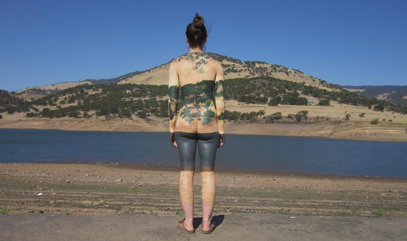 People Turn Invisible In These Awesome Body Paint Photographs [NSFW]