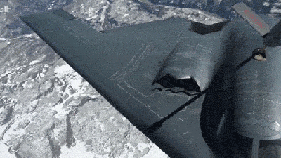Watch A B-2 Bomber Refuel And Then Make Its Fuel Receptacle Disappear