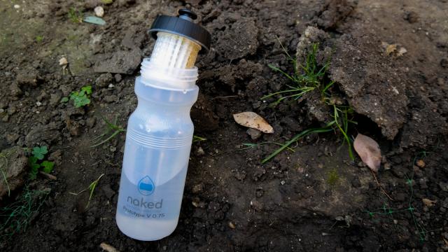This Water Bottle Filters All Germs As You Drink