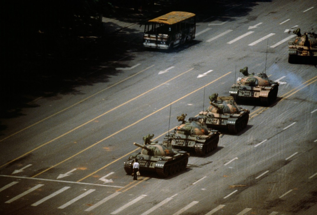 The Most Iconic Photos In History Recreated As Detailed Miniatures