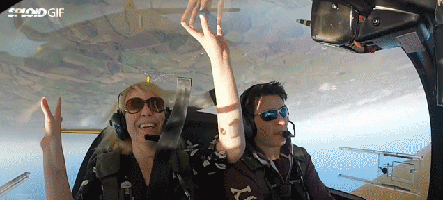 Pilot Scares His Friends In Insane Acrobatic Flight