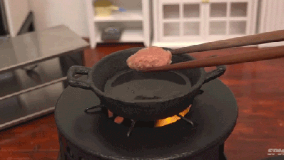 Chef Makes Wonderfully Miniature Burgers In A Super-Tiny Kitchen
