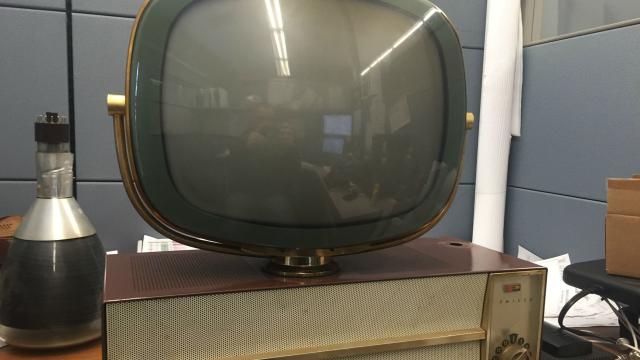 There’s A Modern TV Hidden Inside This Classic 1950s Philco Predicta