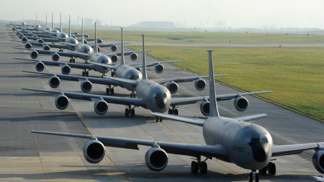 Cool Photo Of 12 US Air Force Stratotanker Refuelling Planes In A Row
