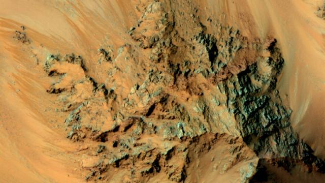 These Martian Flows Could Be Caused By Seeping Water