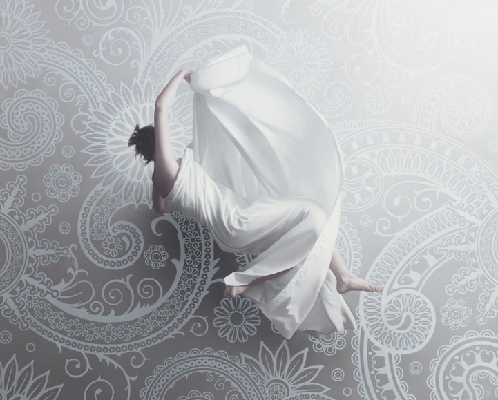 Stunning Hyperrealistic Oil Paintings Of Women Floating In Zero Gravity 