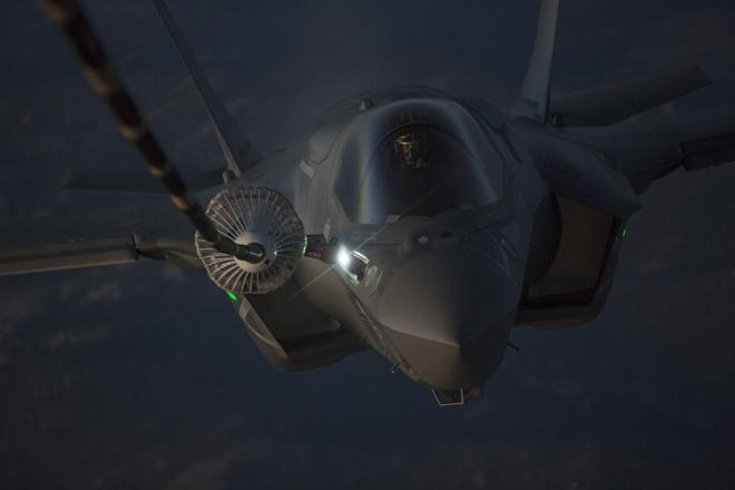 Aerial Refuelling Pictures Never Get Old 