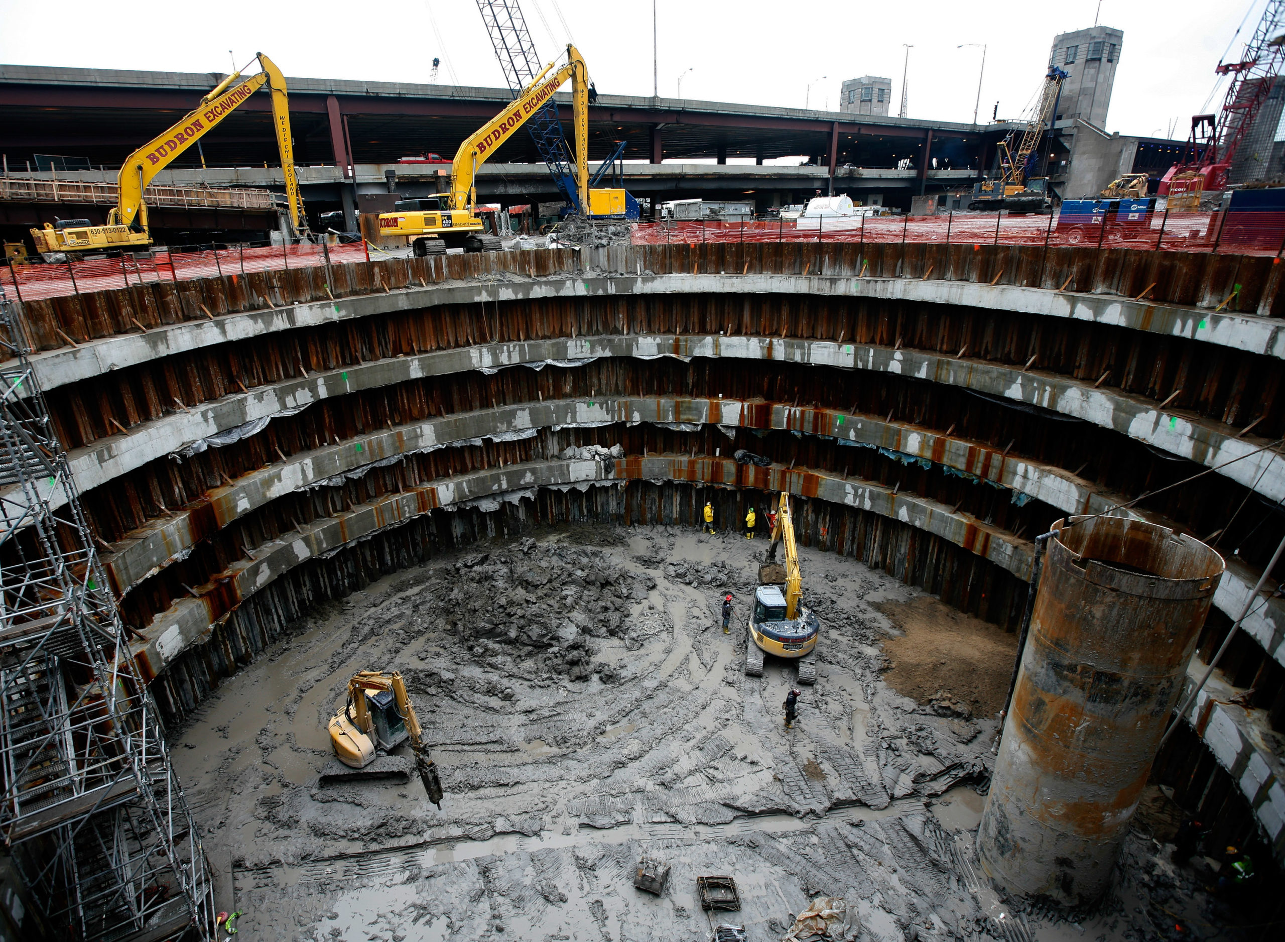 No One Knows What To Do With This 23m Deep Hole In Chicago