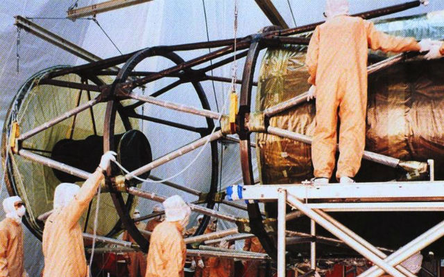 Happy 25th Birthday Hubble! Amazing Pics Of The Telescope’s Construction