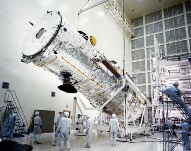 Happy 25th Birthday Hubble! Amazing Pics Of The Telescope’s Construction