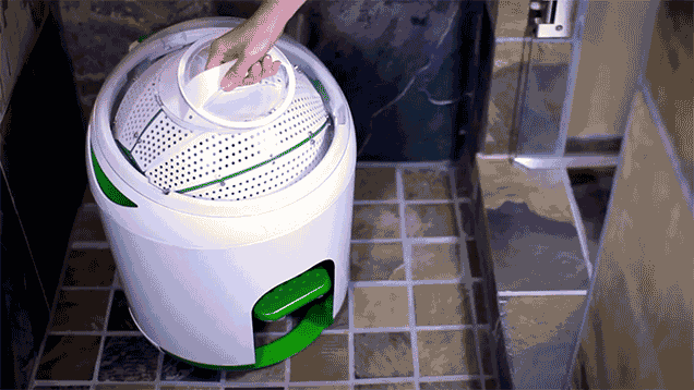 A Portable Washing Machine That Doesn’t Need A Drop Of Electricity