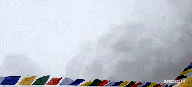 Video Shows The Avalanche That Hit Everest Base Camp After Earthquake