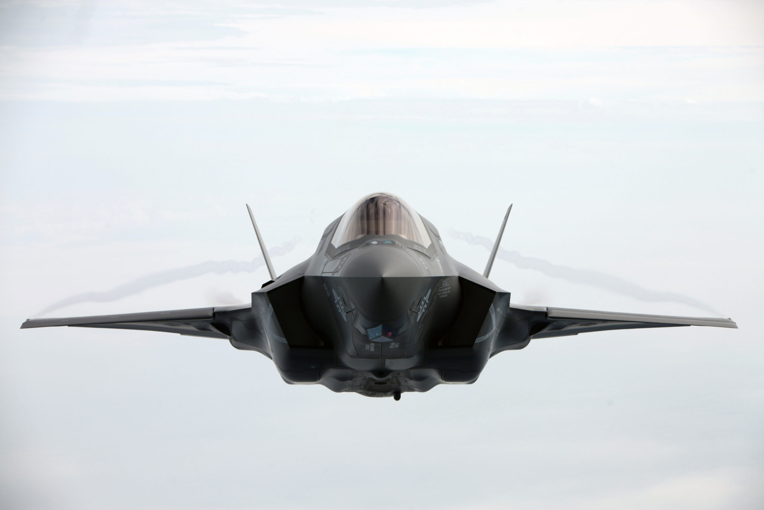 Here’s Your New Wallpaper: A Pitch Perfect Photo Of A F-35