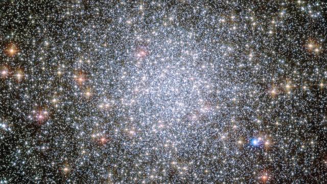 Beautiful Photo Shows White Dwarf Stars Moving Away From A Star Cluster