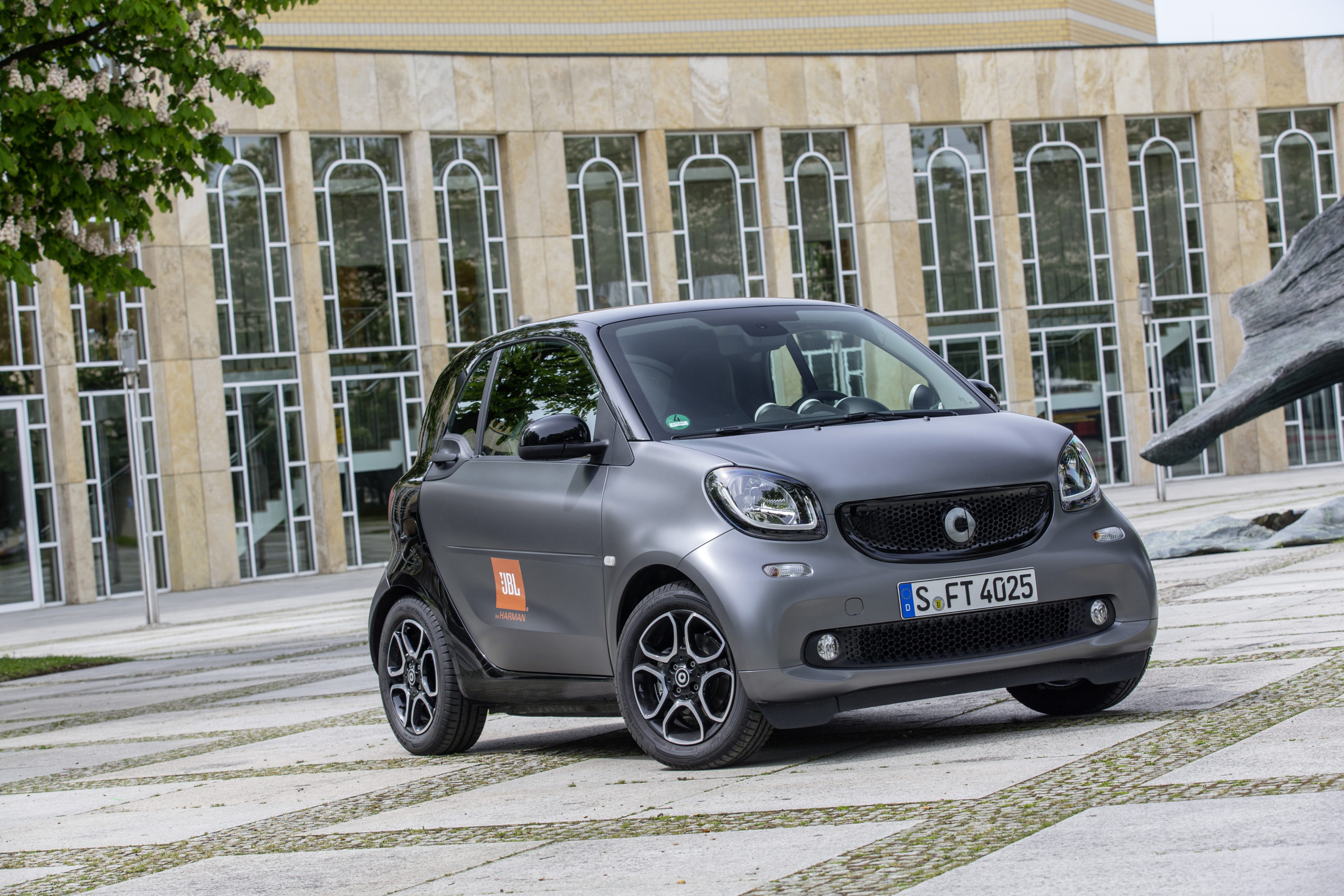 Smart And JBL Crammed A Concert Hall Into A Tiny ForTwo Hatch