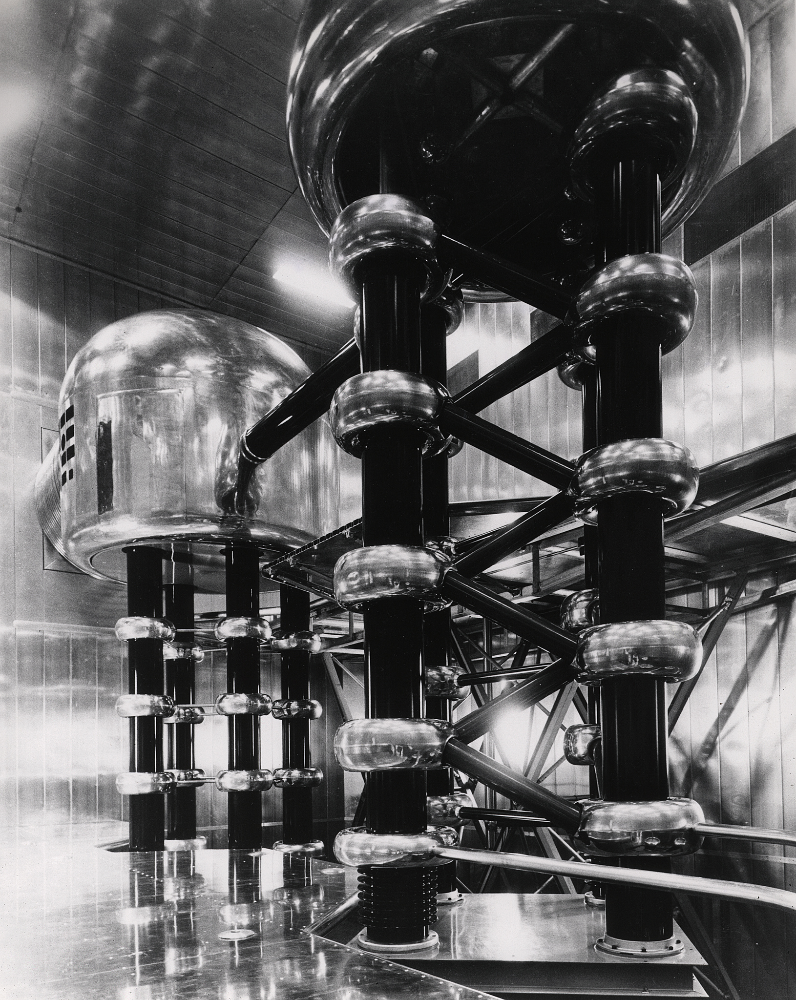 20 Incredible Images Of Atomic Age Infrastructure