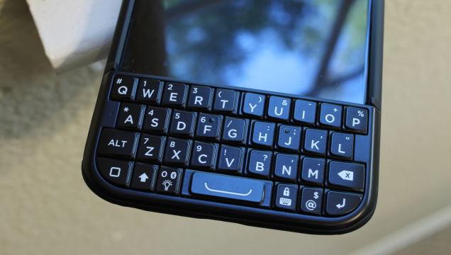 BlackBerry Settles Lawsuit Over Ryan Seacrest’s Garbage Typo Keyboard