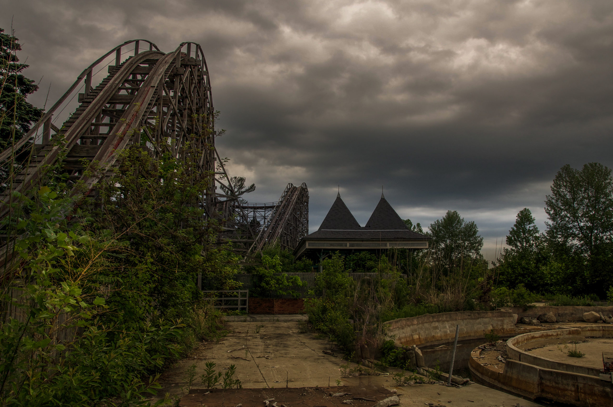 Eerie Images Of America’s Abandoned Amusement Parks Will Haunt You