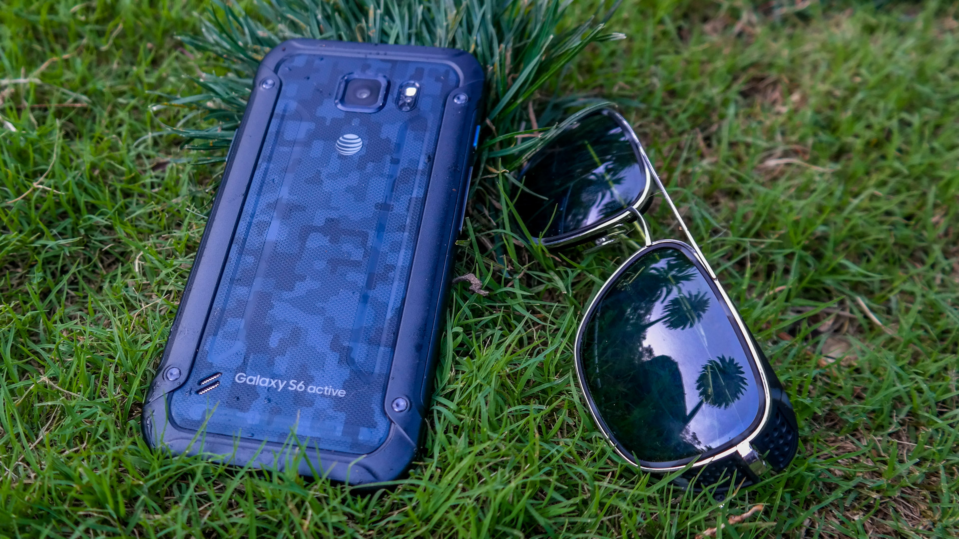 Samsung Galaxy S6 Active Review: A Smartphone You Can Take Outside