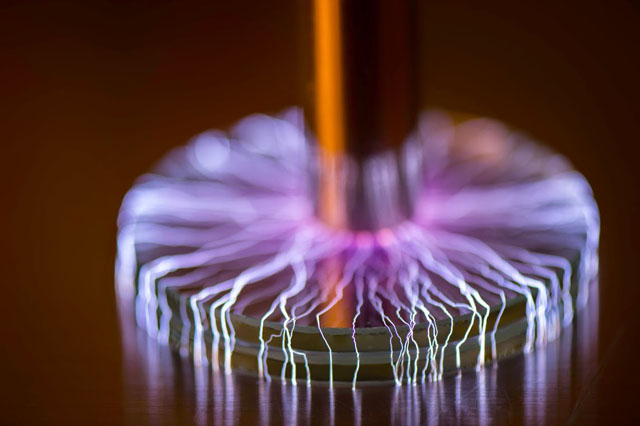 Gorgeous Mini Lightning Storms Created With Portable Tesla Coil 