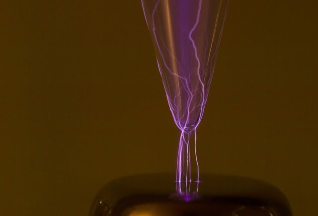 Gorgeous Mini Lightning Storms Created With Portable Tesla Coil 
