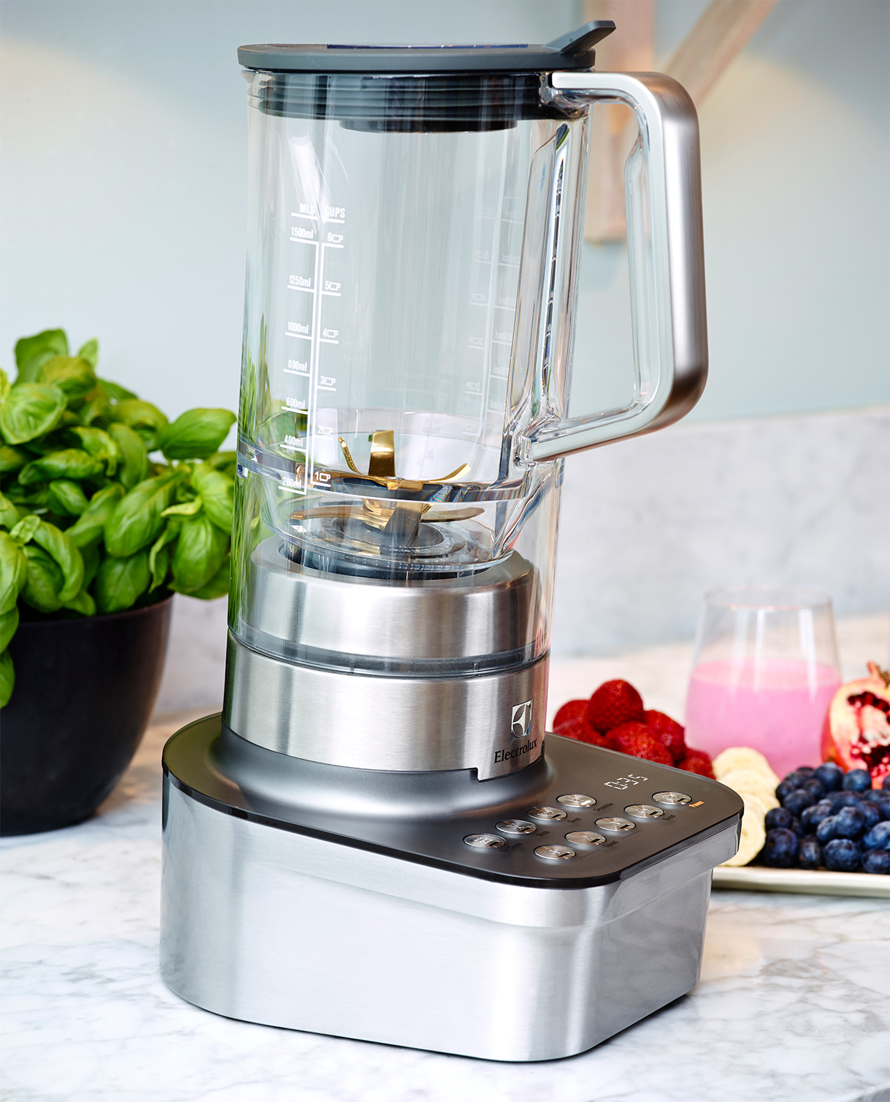 A Tilted Blender Promises To Make Your Smoothies Actually Taste Better