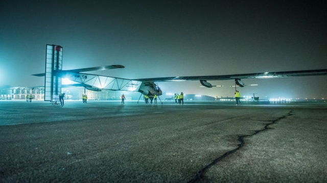 Flying A Solar Plane Around The World Takes One Hell Of A Ground Crew