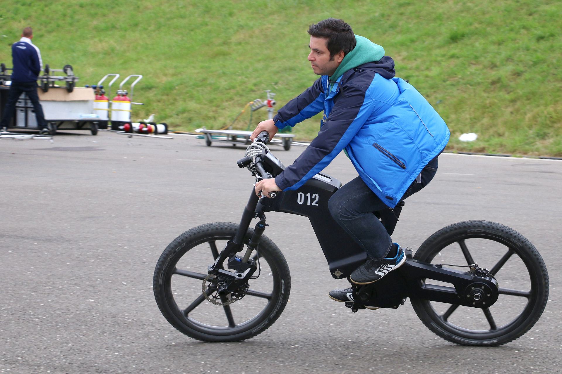 What It’s Like To Ride This Incredible E-Bike At 60km/h