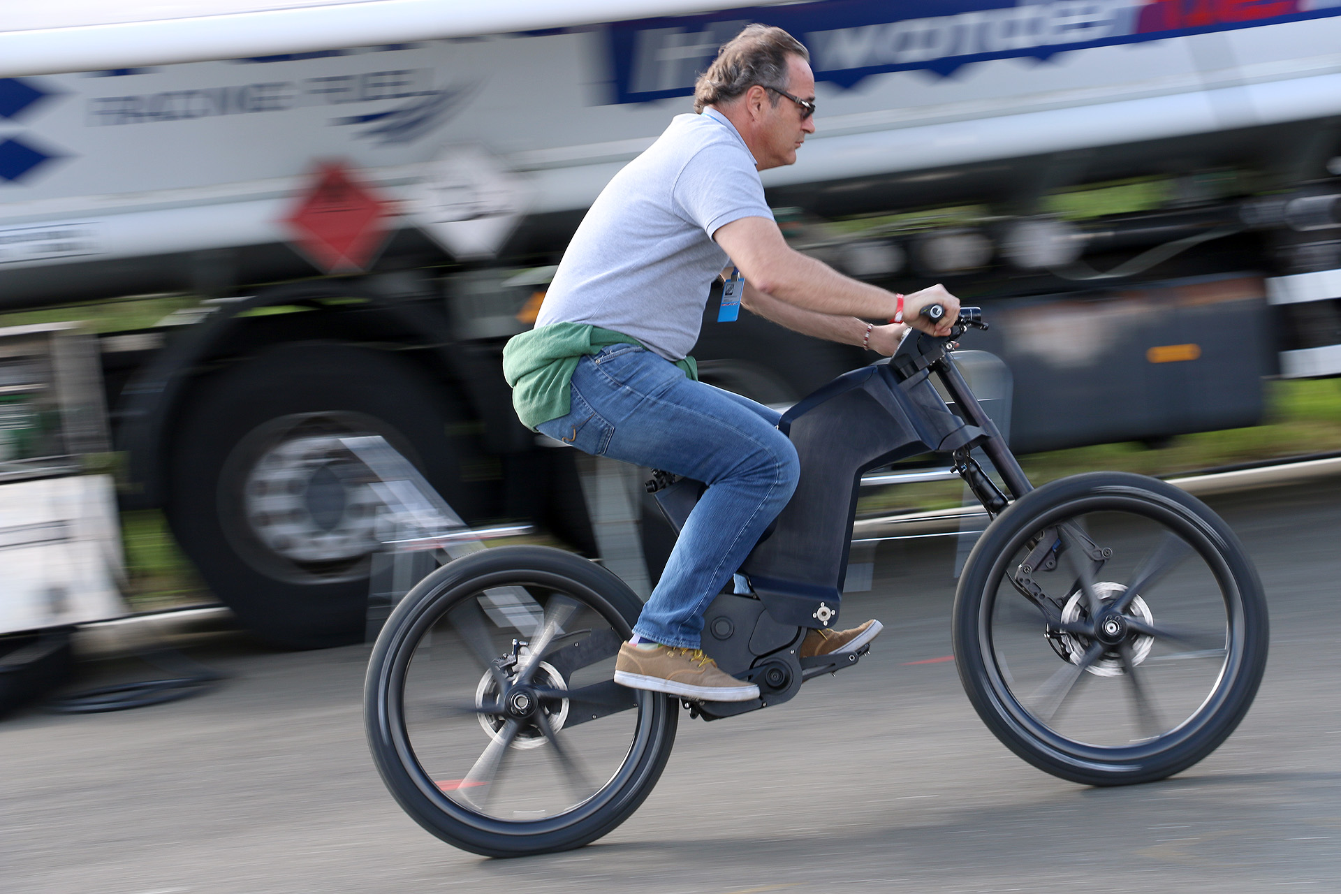 What It’s Like To Ride This Incredible E-Bike At 60km/h