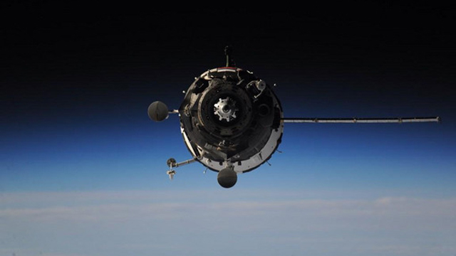 Today’s Mission To The ISS Successfully Limped Home With Only One Wing