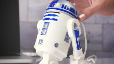 This Desk Vac Proves R2-D2’s An Awesome Sidekick Even When He Sucks