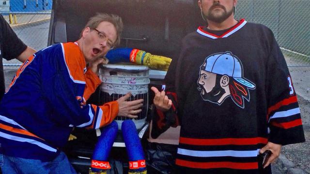 Whoever Found HitchBOT Took Him To See Kevin Smith Last Night