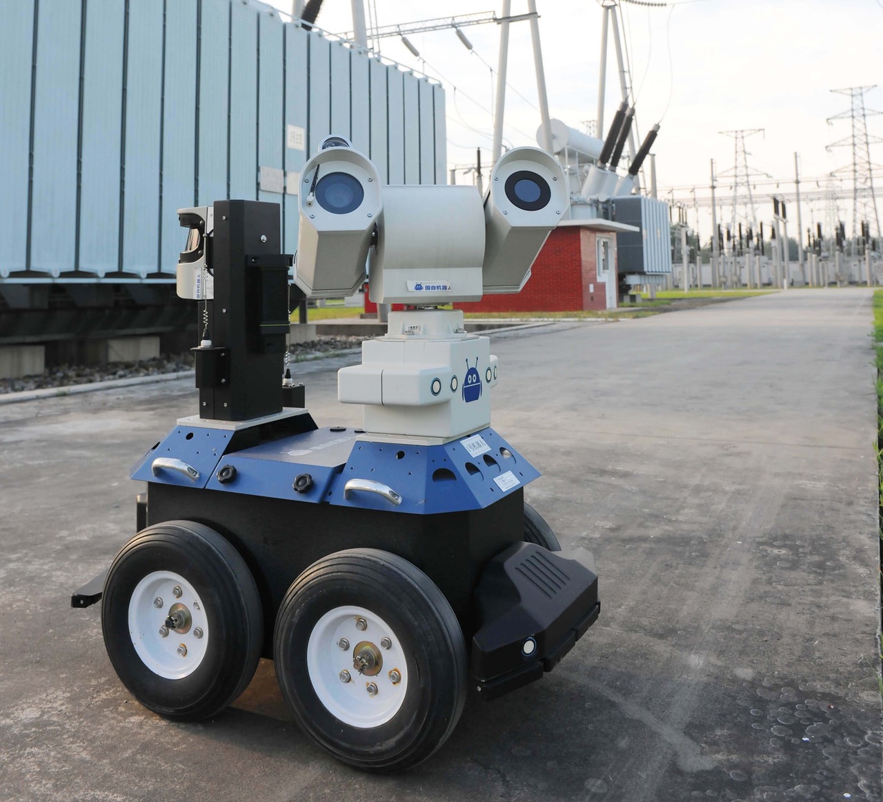 Will This Adorable Patrol Robot Ever Find What It’s Looking For?
