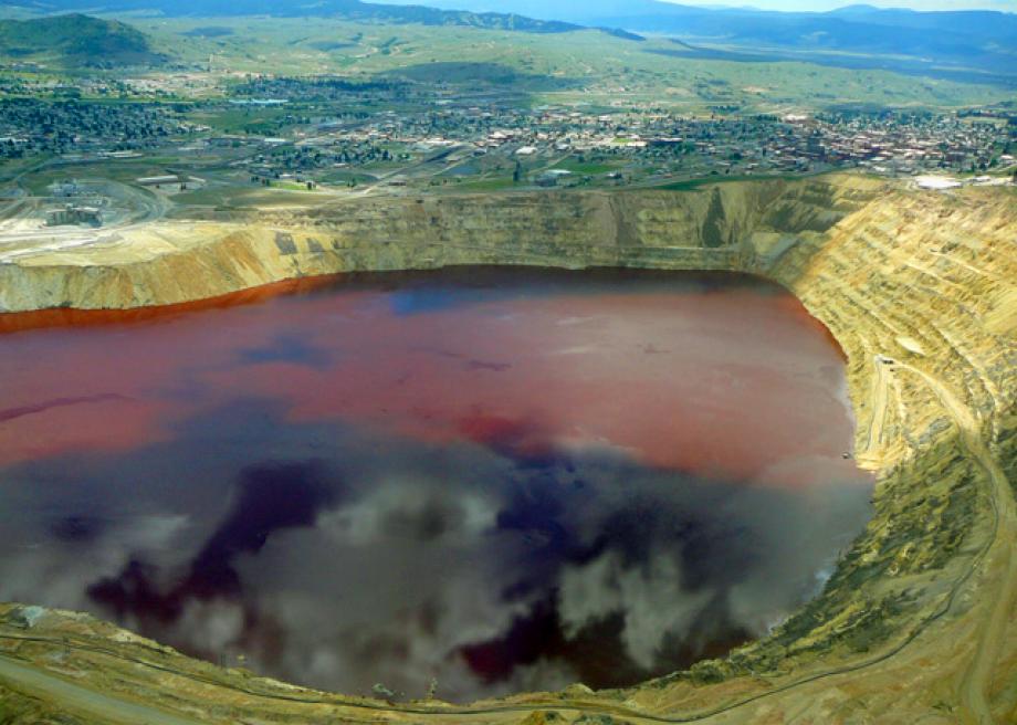 5 Places People Have Turned The Water A Crazy Unnatural Colour