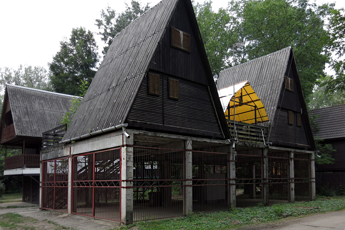 The Most Incredible And Bizarre DIY Cabins On The Tisza River In Hungary