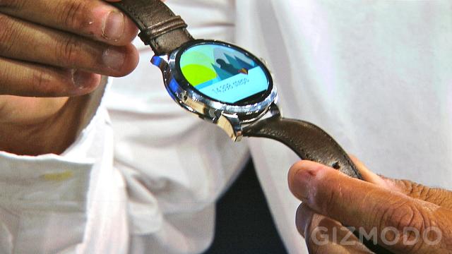 New Challenger Approaching: Fossil Shows Off New Android Wear Watch