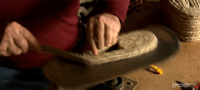 The Process Of Making Shoes From Rope Is Complicated