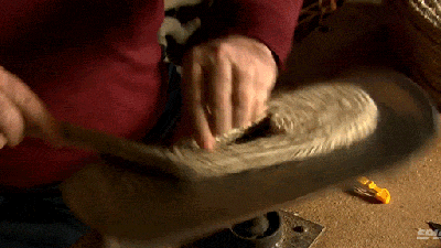 The Process Of Making Shoes From Rope Is Complicated