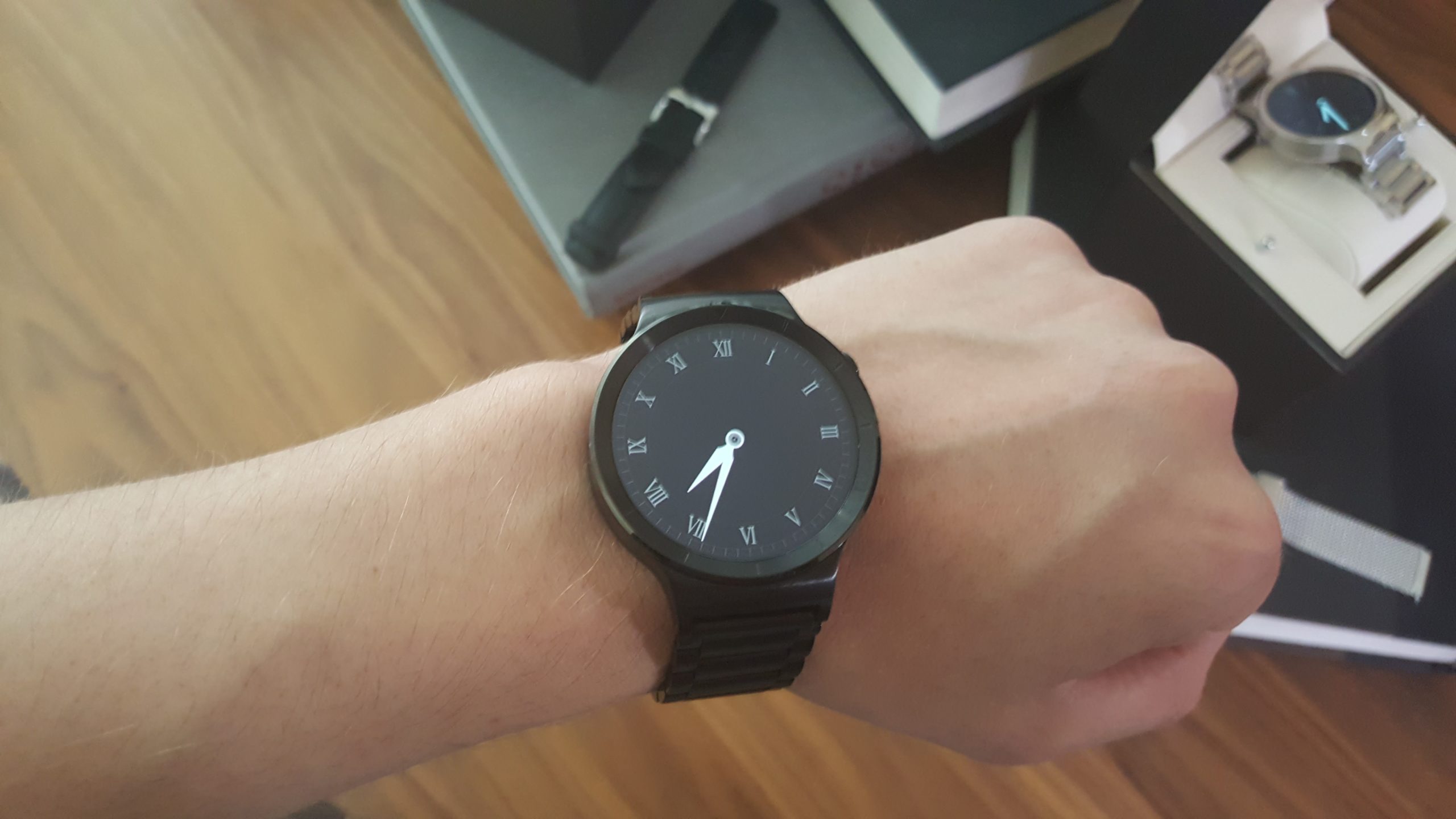 Huawei Watch Hands On: Gorgeous Luxury-Class That’s A Bit Too Bulky