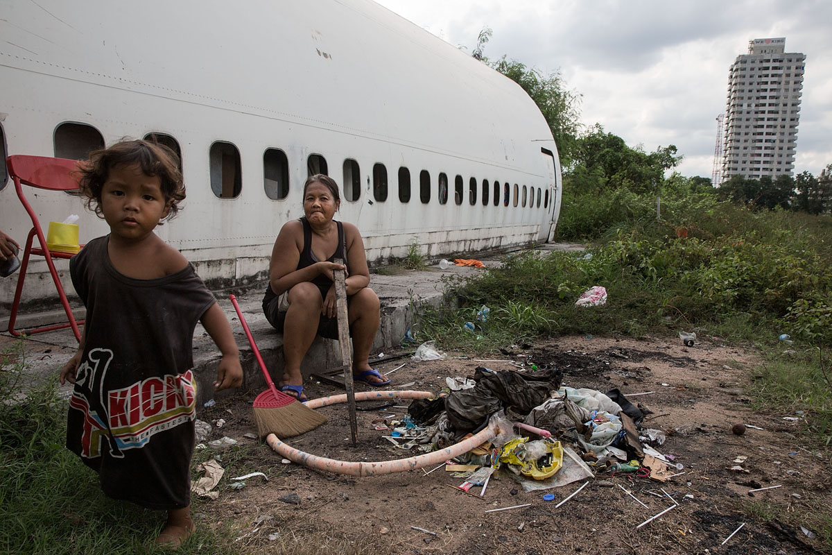 Bangkok’s Homeless Are Turning These Decommissioned Aeroplanes Into Makeshift Homes