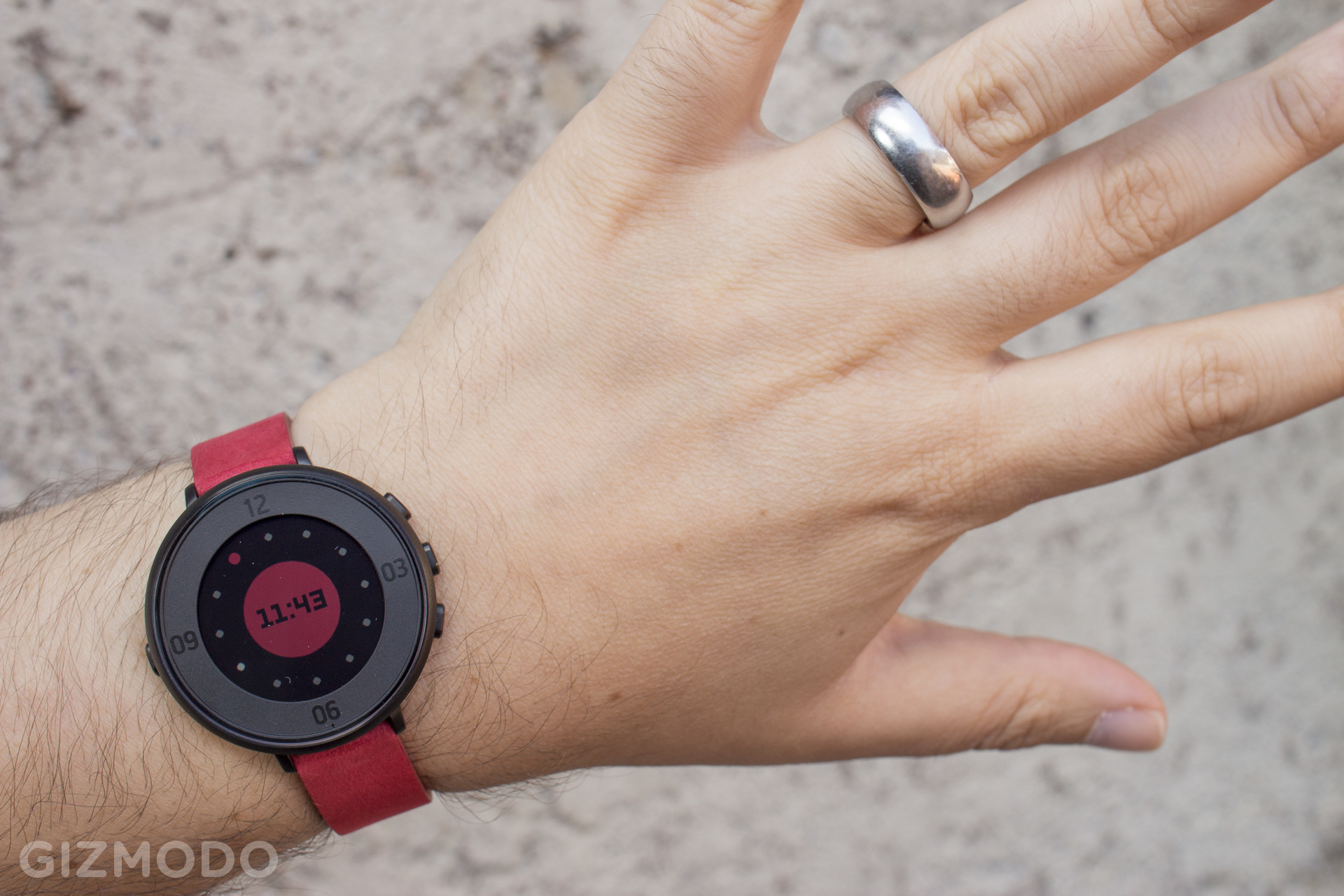 Pebble Time Round Hands On: A Smartwatch For People Who Don’t Like Smartwatches