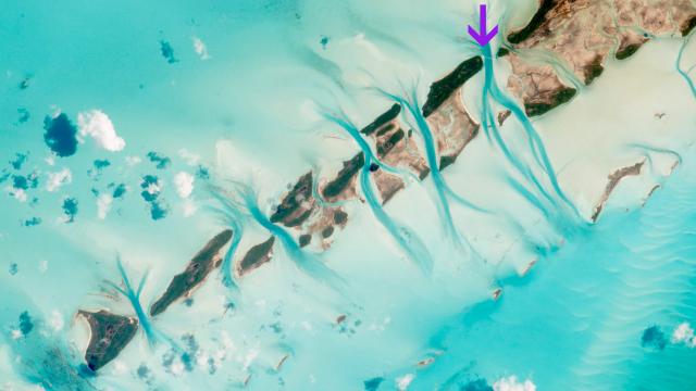 This Photo Of An Aeroplane Flying Over The Bahamas Was Shot From The ISS 