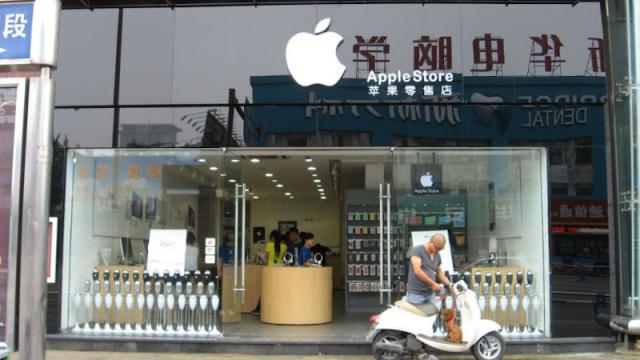 The Booming Business Of Making Fake Apple Stores Look Real 