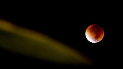 Here Are The Best Images Of The Supermoon Eclipse