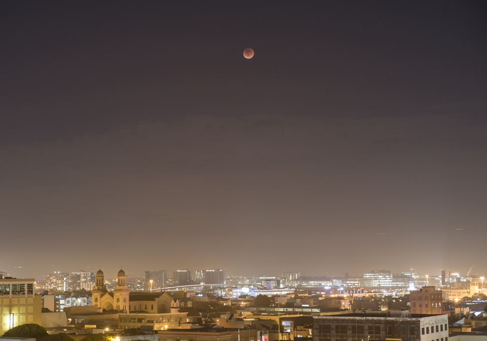 34 Amazing Photos Of The Super Blood Moon