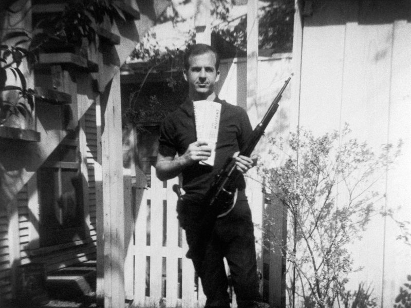 Researchers Finally Disproved A Conspiracy Theory About This Famous Lee Harvey Oswald Photo
