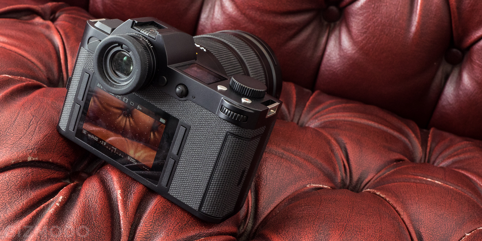 Hands On With Leica’s Brilliant But Back-Breaking Mirrorless Camera
